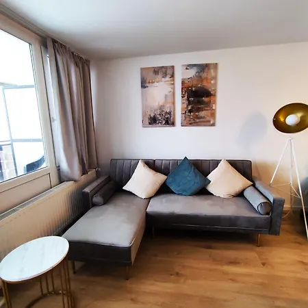 2-zimmer Wohnung, Pools, Sauna Und Balkon *