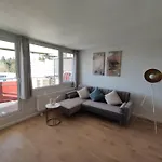 2-zimmer Wohnung, Pools, Sauna Und Balkon *