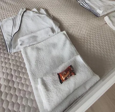 2-zimmer Wohnung, Pools, Sauna Und Balkon *