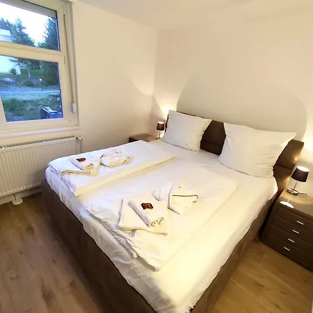 2-zimmer Wohnung, Pools, Sauna Und Balkon *