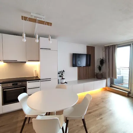 2-zimmer Wohnung, Pools, Sauna Und Balkon Apartment