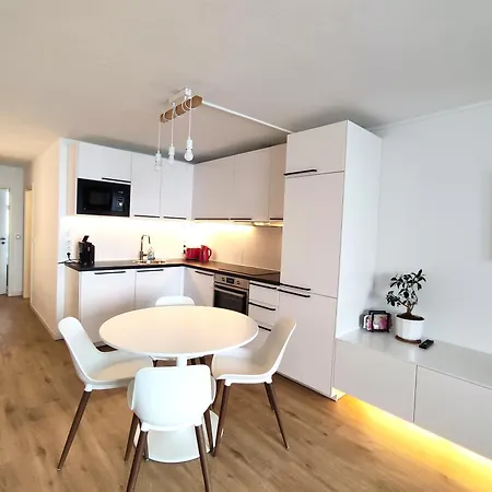 2-zimmer Wohnung, Pools, Sauna Und Balkon Apartment *