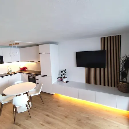 شقة 2-zimmer Wohnung, Pools, Sauna Und Balkon *