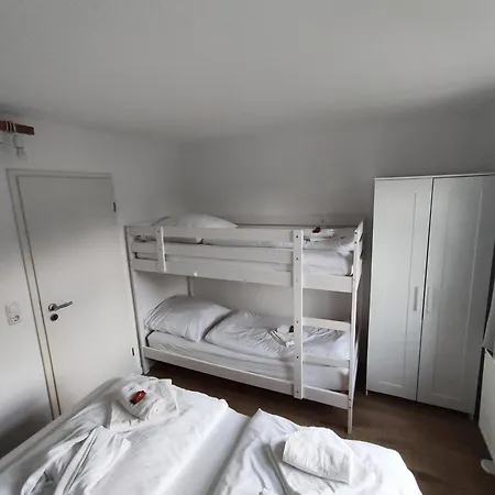 2-zimmer Wohnung, Pools, Sauna Und Balkon
