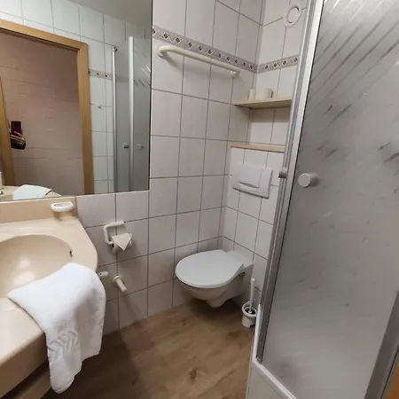 2-zimmer Wohnung, Pools, Sauna Und Balkon *