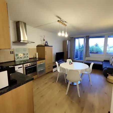 Apartment 2-zimmer Wohnung, Pools, Sauna Und Balkon