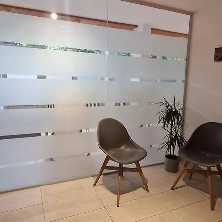2-zimmer Wohnung, Pools, Sauna Und Balkon *
