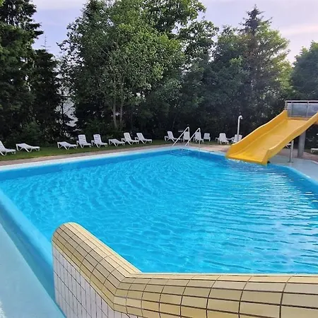 Apartment 2-zimmer Wohnung, Pools, Sauna Und Balkon