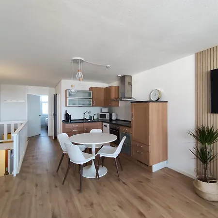 2-zimmer Wohnung, Pools, Sauna Und Balkon