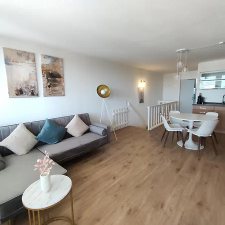 2-zimmer Wohnung, Pools, Sauna Und Balkon شقة