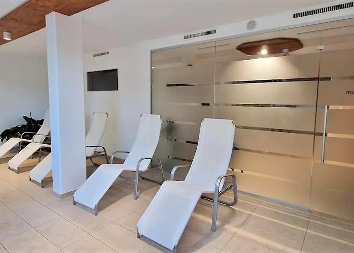 2-zimmer Wohnung, Pools, Sauna Und Balkon