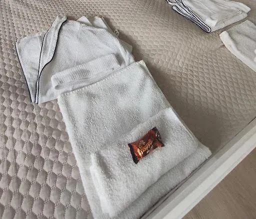 2-zimmer Wohnung, Pools, Sauna Und Balkon *