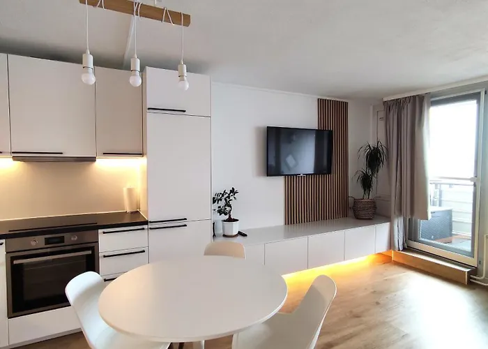 2-zimmer Wohnung, Pools, Sauna Und Balkon Apartmán