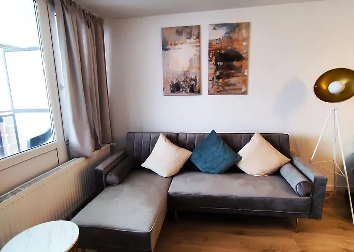 2-zimmer Wohnung, Pools, Sauna Und Balkon *