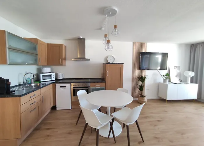 Apartmán 2-zimmer Wohnung, Pools, Sauna Und Balkon *