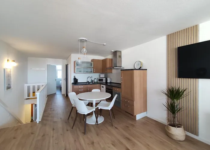 2-zimmer Wohnung, Pools, Sauna Und Balkon